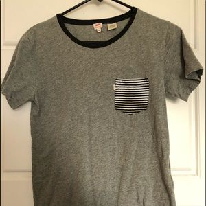 levi’s pocket tee